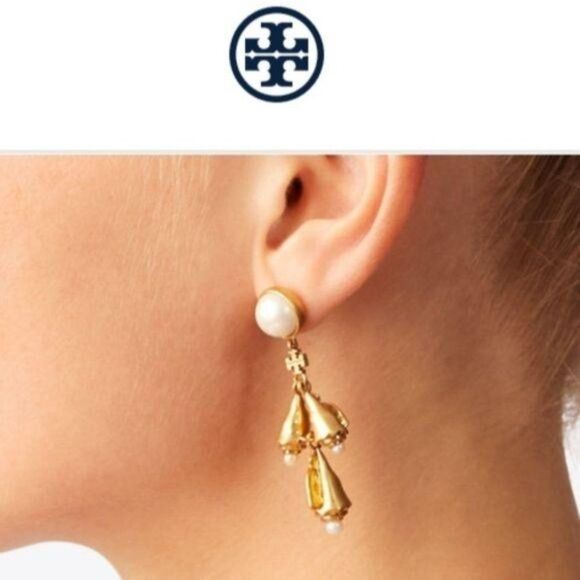 NWOT Tory Burch Conch Shell Faux Pearl Gold Tone Dangle Earrings - Picture 2 of 11